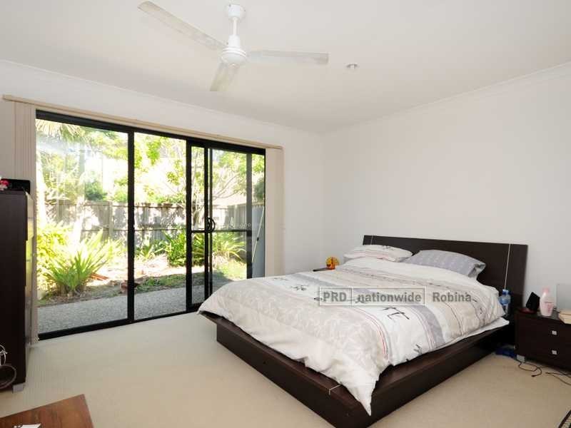 7 Shorehaven Place, Varsity Lakes QLD 4227