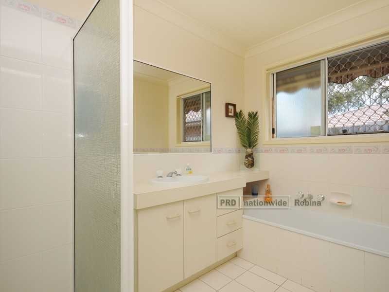 17 Frankston Court, Robina QLD 4226