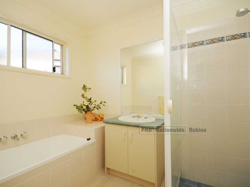 2 Paddington Drive, Carrara QLD 4211