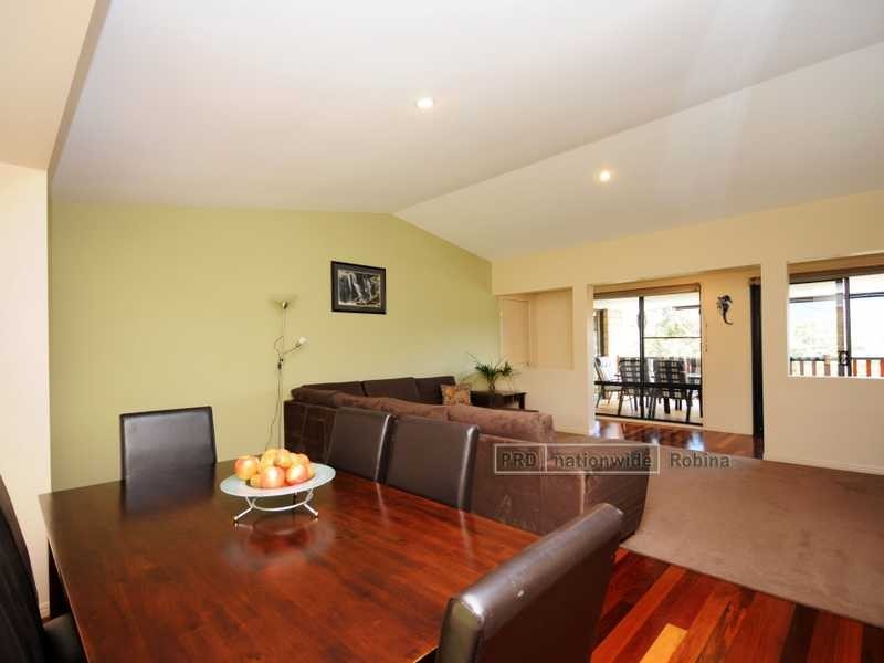 2 Riverina Court, Mudgeeraba QLD 4213