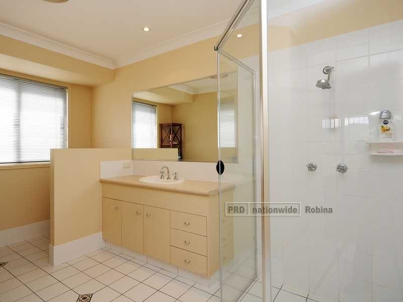 2 Riverina Court, Mudgeeraba QLD 4213