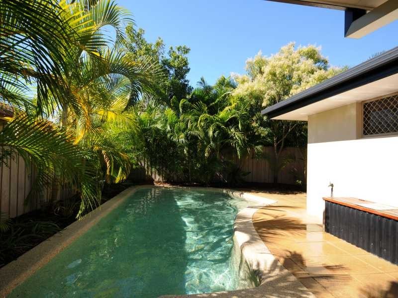 18 Regensberg Close, Varsity Lakes QLD 4227