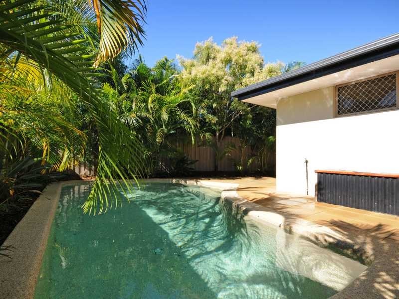 18 Regensberg Close, Varsity Lakes QLD 4227