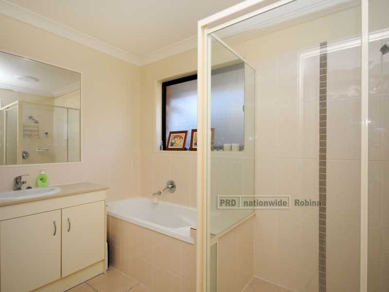 17 Jasmine Circuit, Ormeau QLD 4208