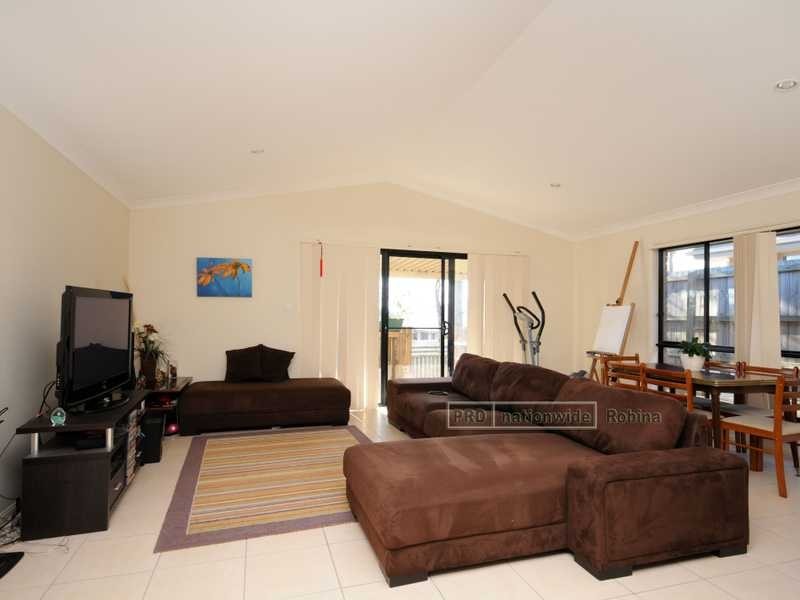 17 Jasmine Circuit, Ormeau QLD 4208