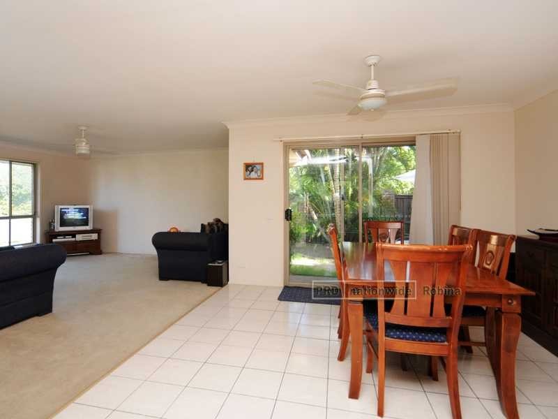 2 Pristine Court, Varsity Lakes QLD 4227