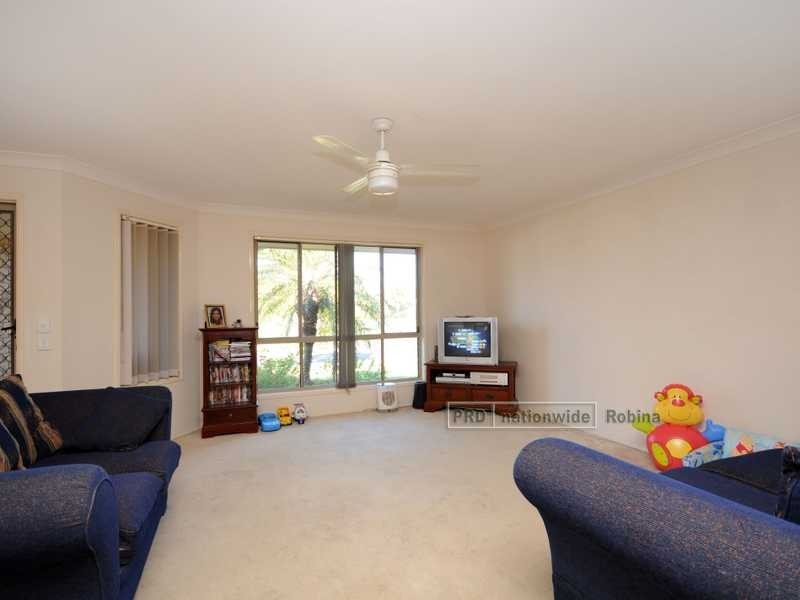 2 Pristine Court, Varsity Lakes QLD 4227