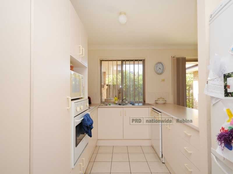 2 Pristine Court, Varsity Lakes QLD 4227