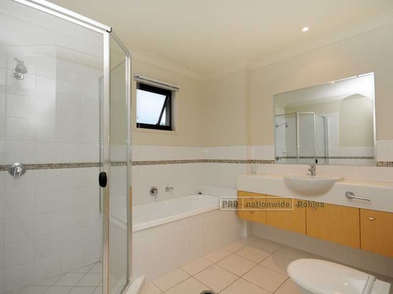 Unit 1/14 Faculty Crescent, Mudgeeraba QLD 4213