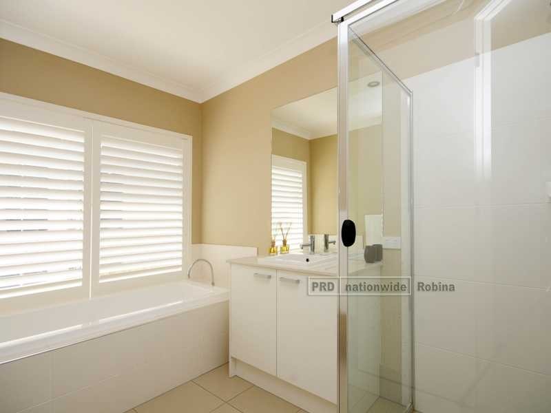 27 Camarillo Circuit, Reedy Creek QLD 4227