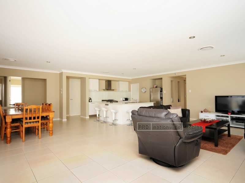 27 Camarillo Circuit, Reedy Creek QLD 4227