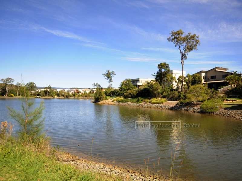 42 Tracey Crescent, Varsity Lakes QLD 4227