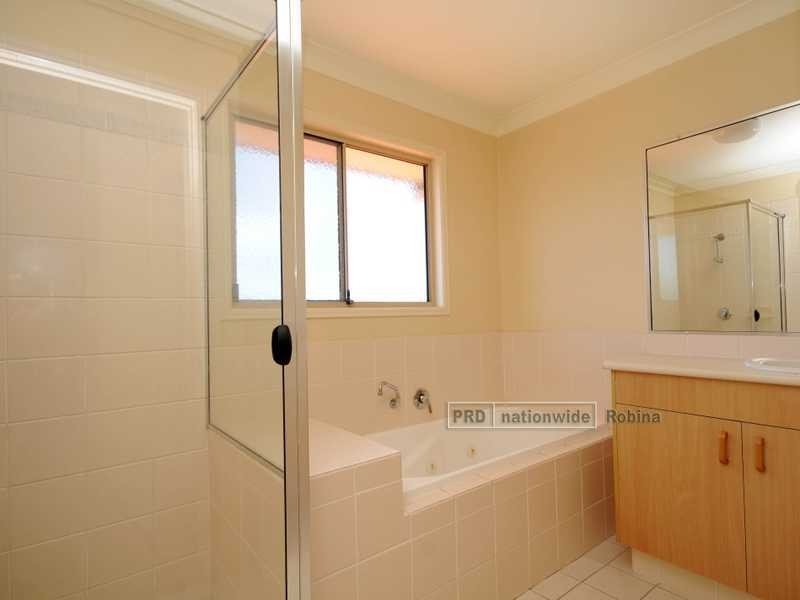 42 Tracey Crescent, Varsity Lakes QLD 4227