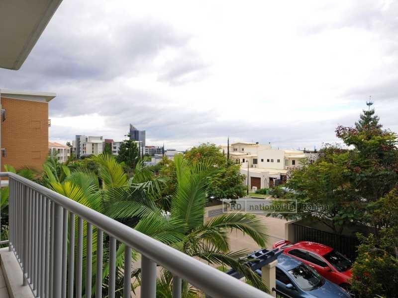 Unit 22/64 Riverwalk Avenue, Robina QLD 4226