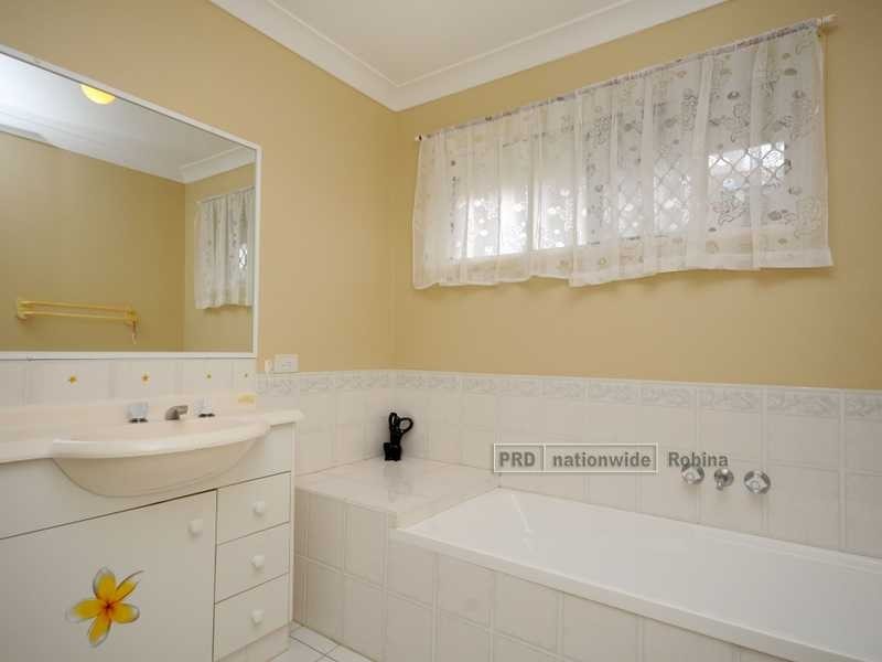 26 Regensberg Close, Varsity Lakes QLD 4227