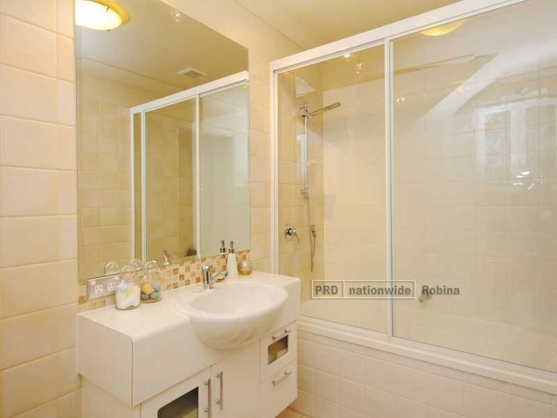 Unit 1052/1 The Cove Crescent, Carrara QLD 4211