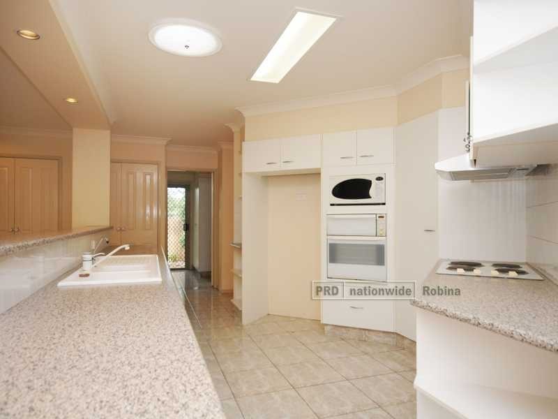 18 Kensington Street, Robina QLD 4226