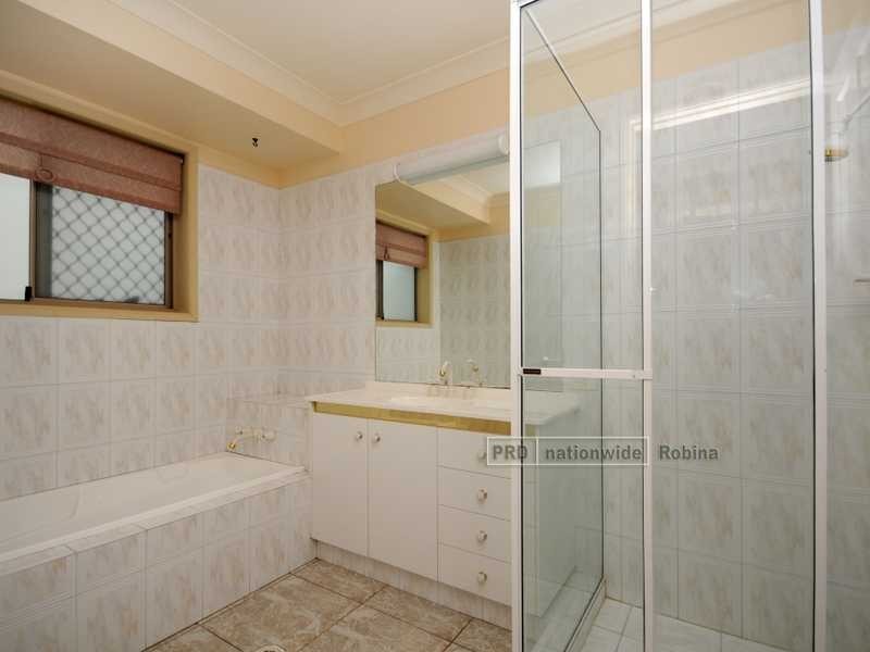 18 Kensington Street, Robina QLD 4226