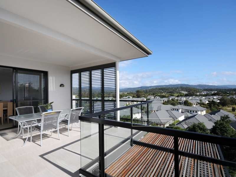 Unit 10 Glasswing/305 Easthill Drive, Robina QLD 4226