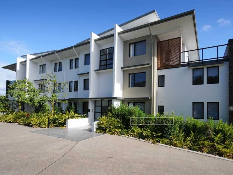 Unit 10 Glasswing/305 Easthill Drive, Robina QLD 4226