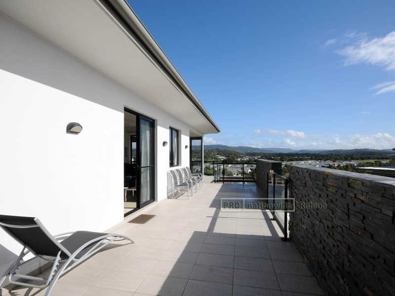 Unit 10 Glasswing/305 Easthill Drive, Robina QLD 4226