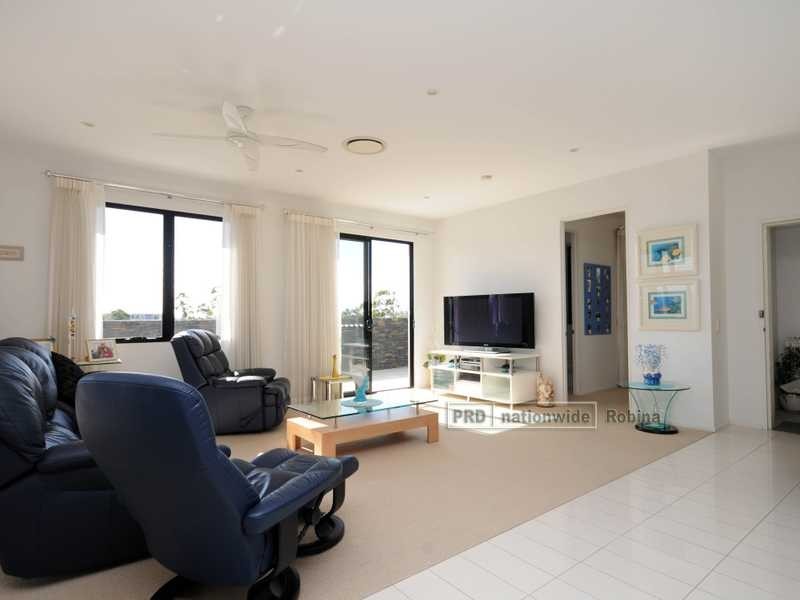 Unit 10 Glasswing/305 Easthill Drive, Robina QLD 4226