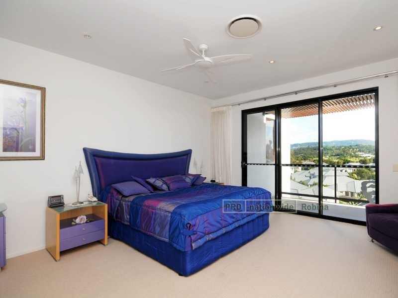 Unit 10 Glasswing/305 Easthill Drive, Robina QLD 4226