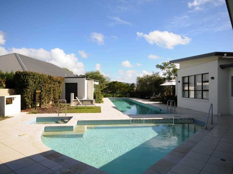 Unit 10 Glasswing/305 Easthill Drive, Robina QLD 4226