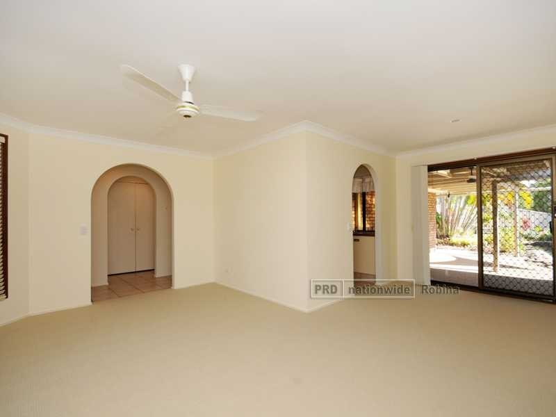 1 Burcott Court, Carrara QLD 4211