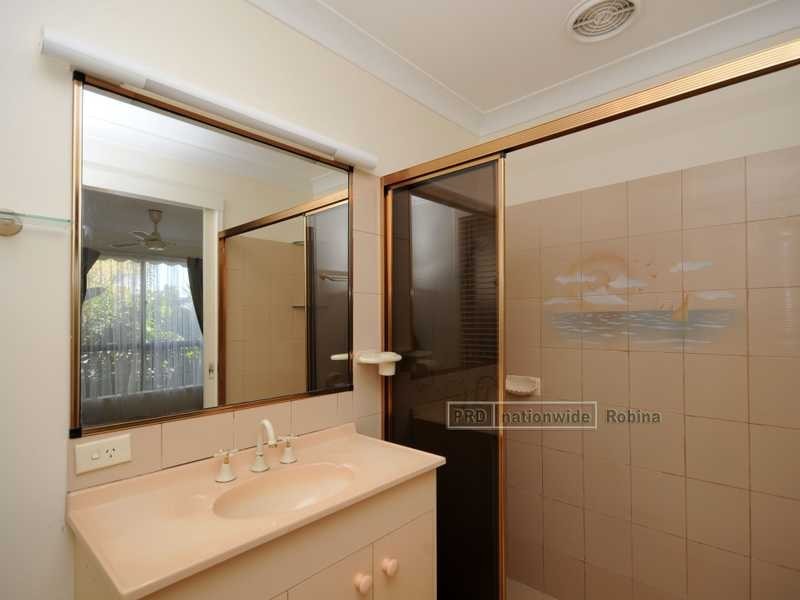 1 Burcott Court, Carrara QLD 4211
