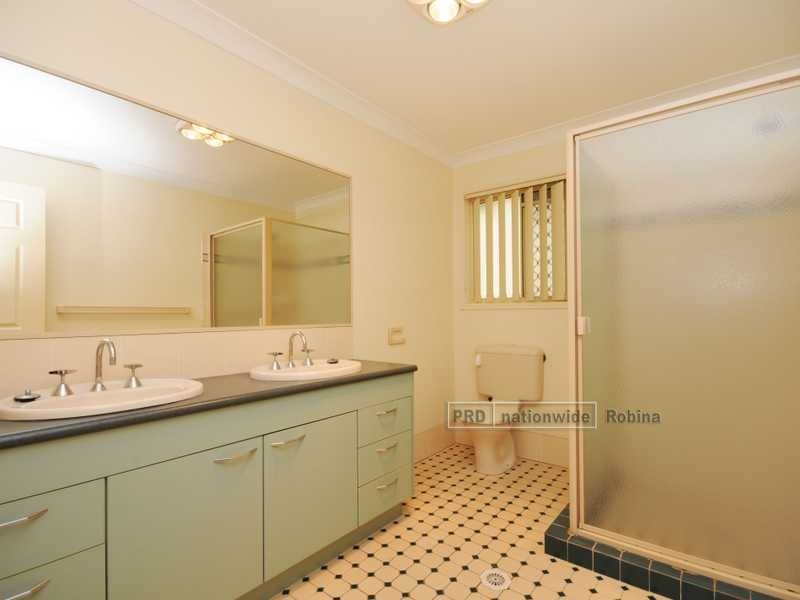 19 Trinity Place, Robina QLD 4226