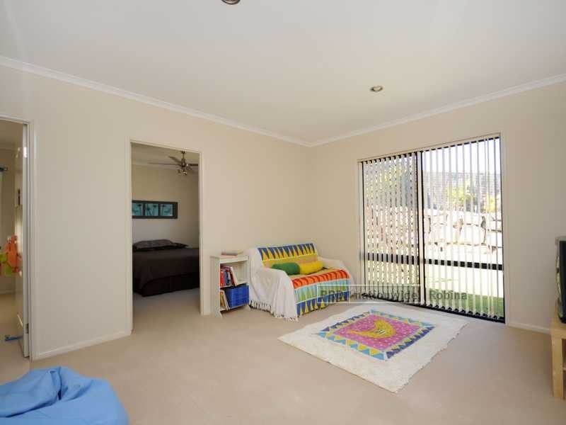 26 Boogeardt Rise, Bonogin QLD 4213