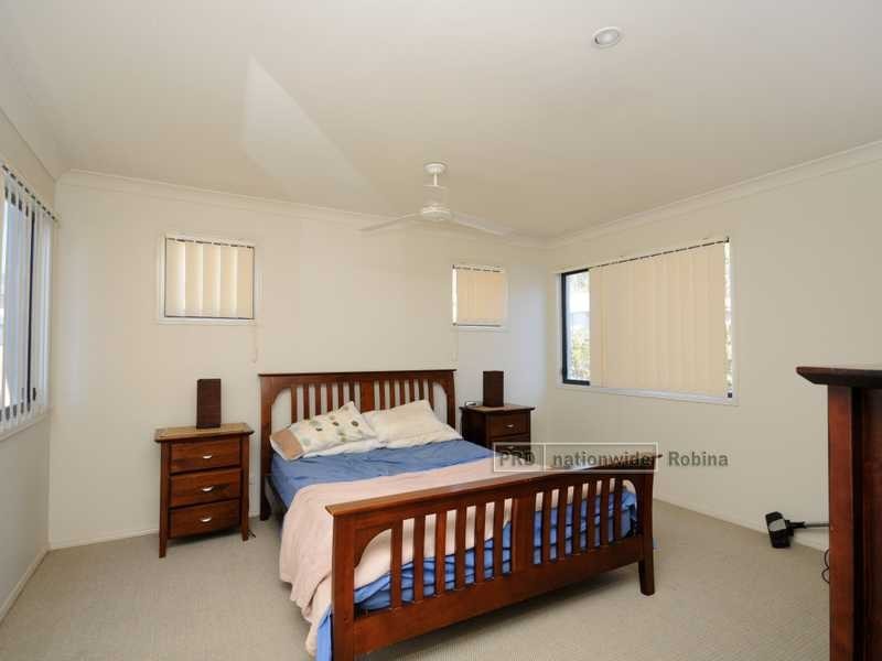 1/4 Faculty Crescent, Mudgeeraba QLD 4213