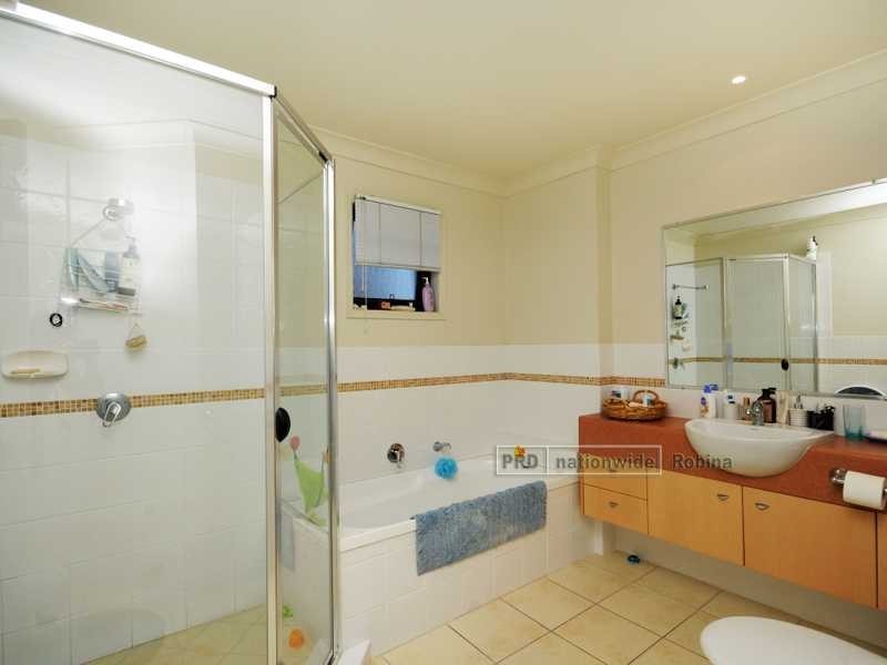 1/4 Faculty Crescent, Mudgeeraba QLD 4213
