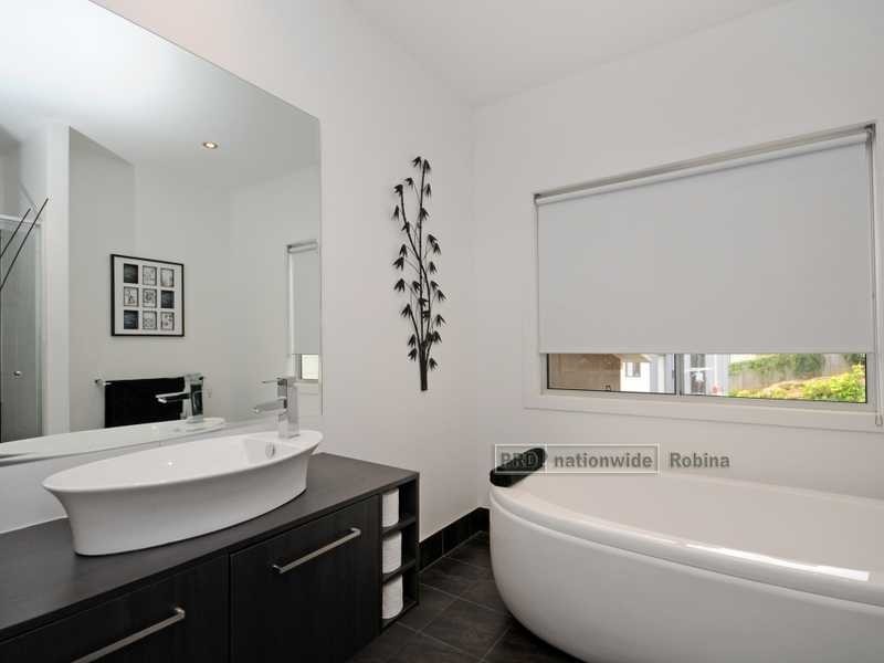 25 Cairngorm Street, Carrara QLD 4211