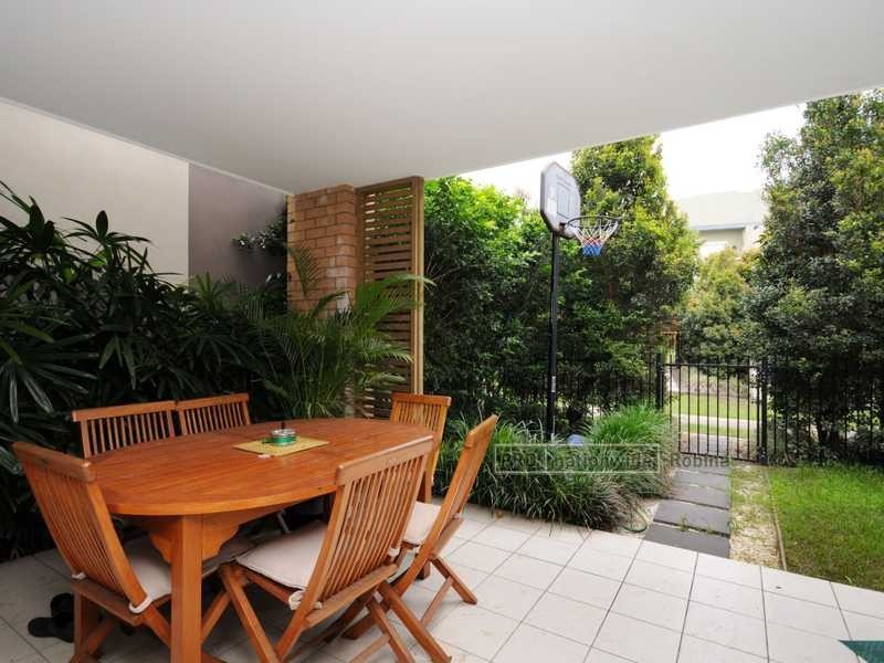 39 Riverwalk Avenue, Robina QLD 4226