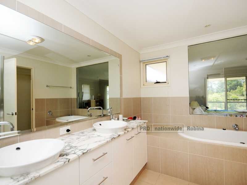 271 Easthill Drive, Robina QLD 4226