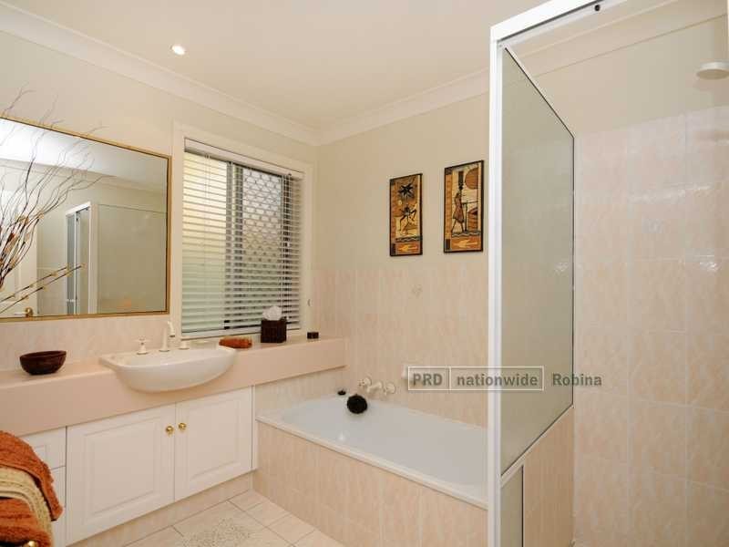 24 Tullamarine Drive, Robina QLD 4226