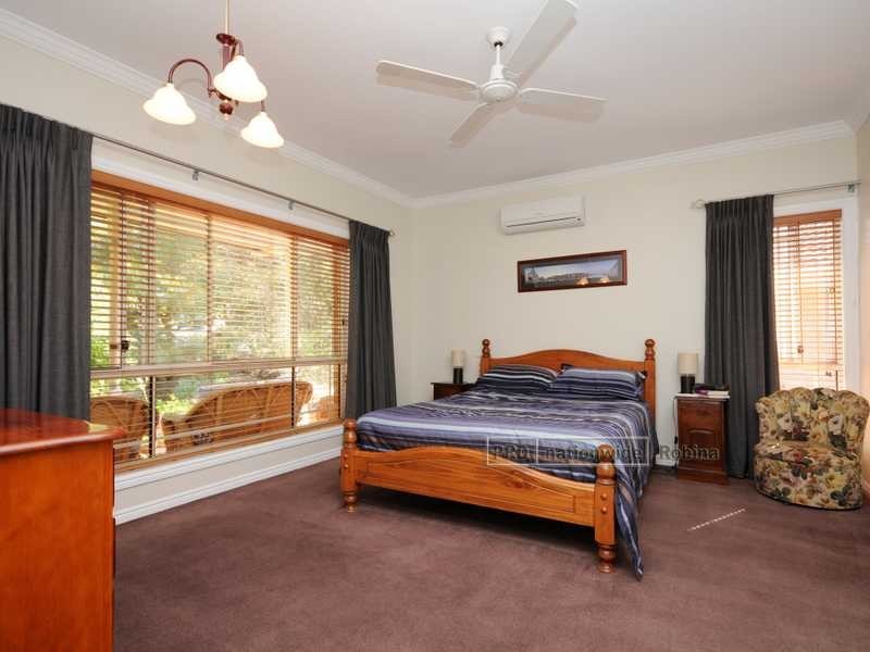 10 Wattle Glen Place, Robina QLD 4226