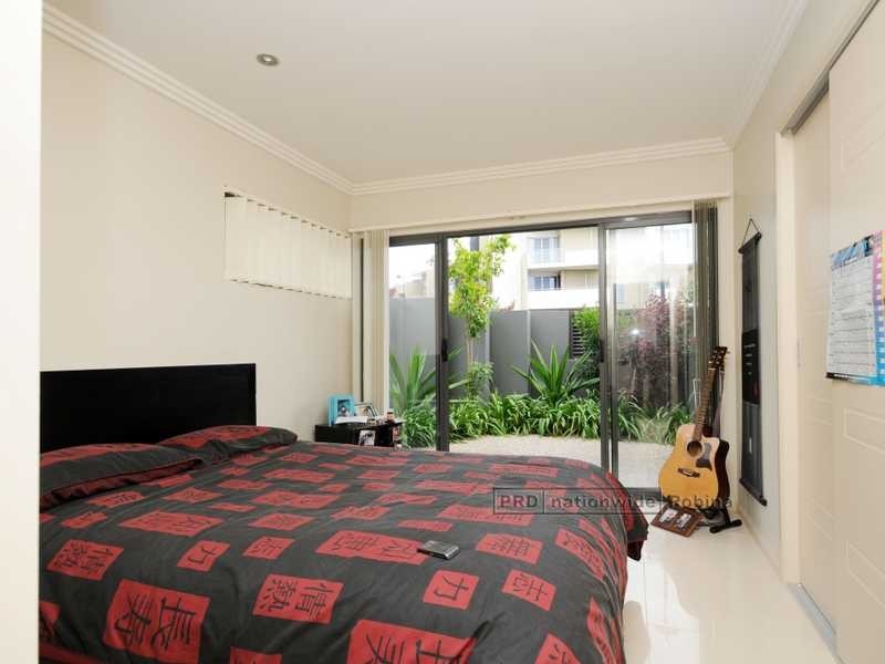 1/18 Menton Avenue, Varsity Lakes QLD 4227