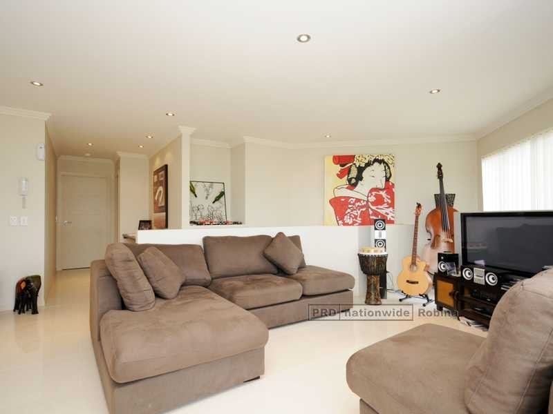 1/18 Menton Avenue, Varsity Lakes QLD 4227