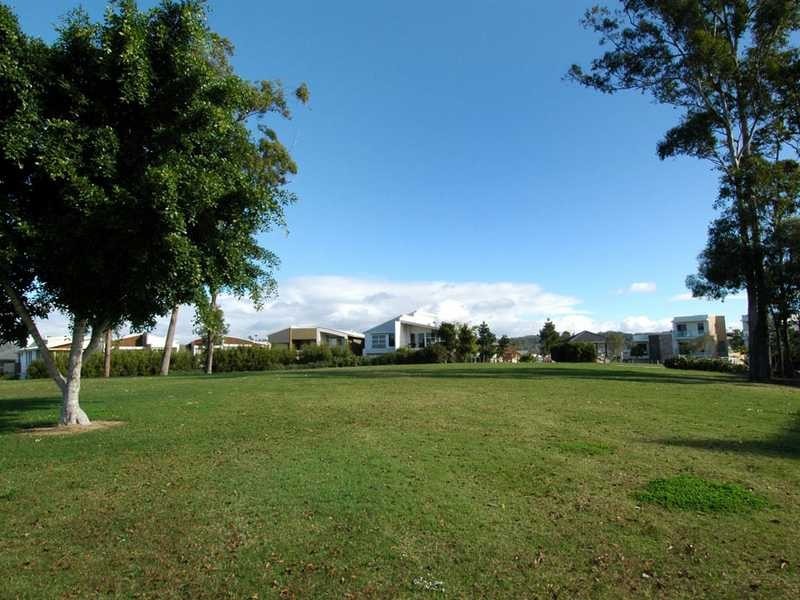 1/18 Menton Avenue, Varsity Lakes QLD 4227