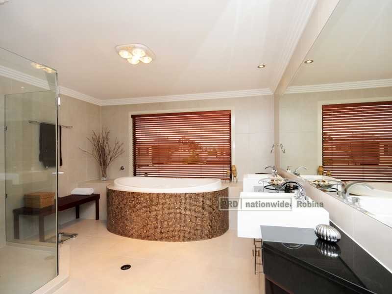 3 Giardino Lane, Varsity Lakes QLD 4227