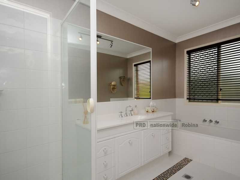 5 Parlour Place, Robina QLD 4226