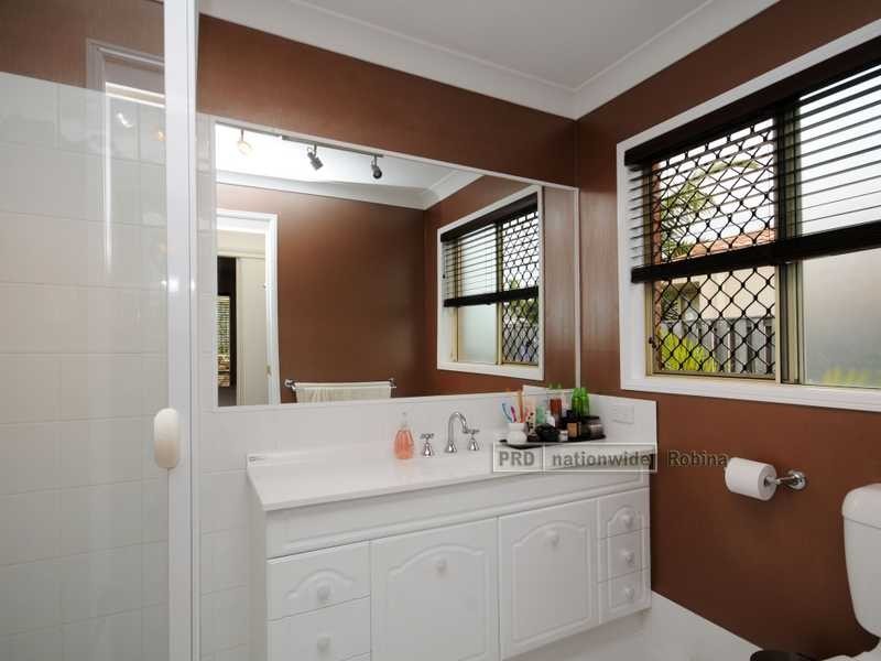 5 Parlour Place, Robina QLD 4226