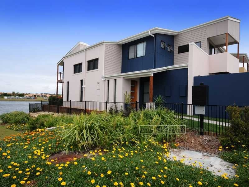 21 Lakefront Crescent, Varsity Lakes QLD 4227
