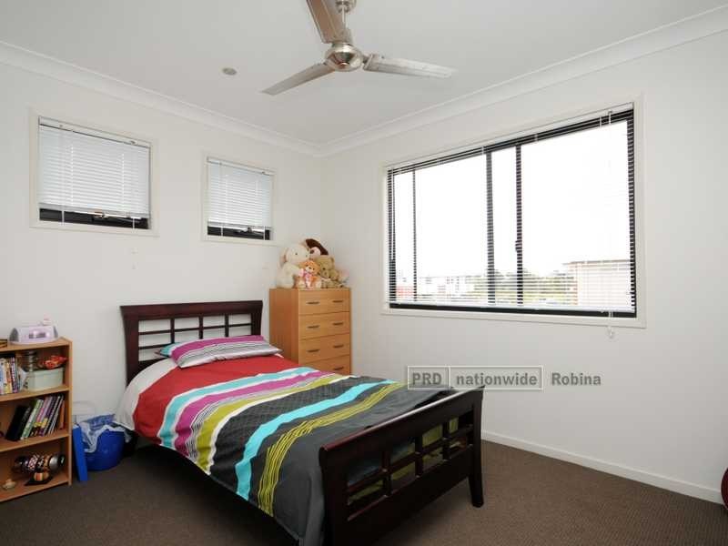 21 Lakefront Crescent, Varsity Lakes QLD 4227