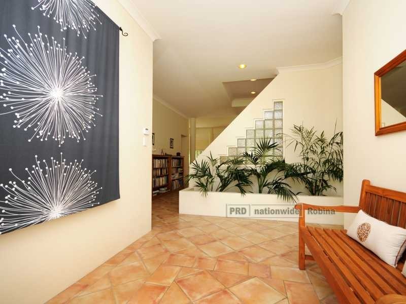 9 Carol Anne Court, Bonogin QLD 4213