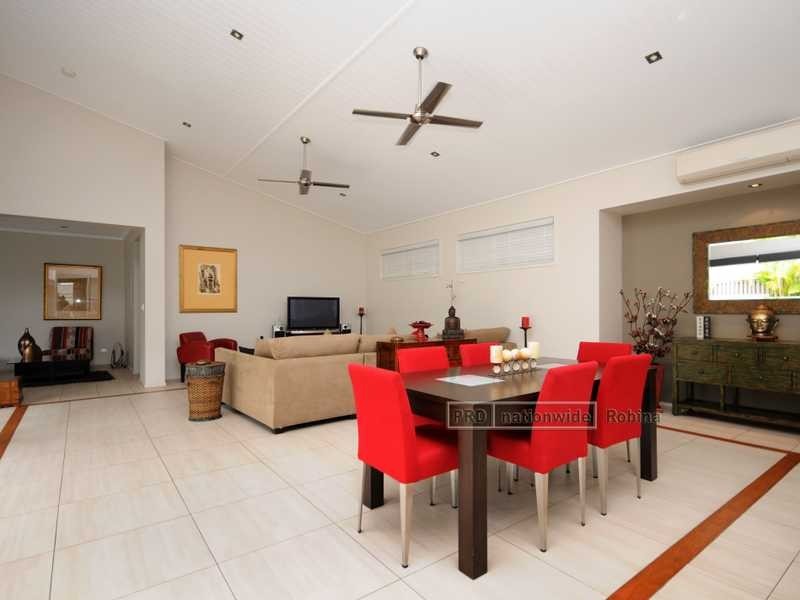 16 Menton Avenue, Varsity Lakes QLD 4227