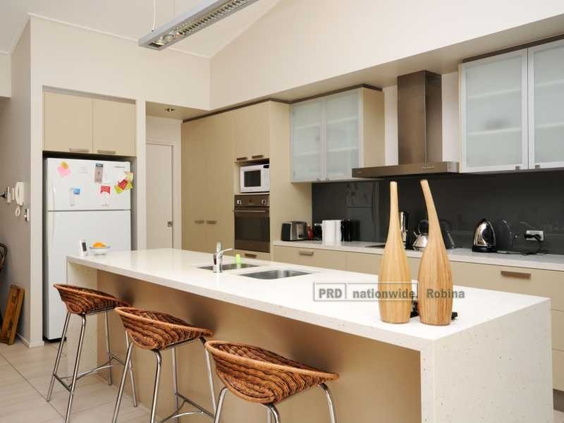 16 Menton Avenue, Varsity Lakes QLD 4227